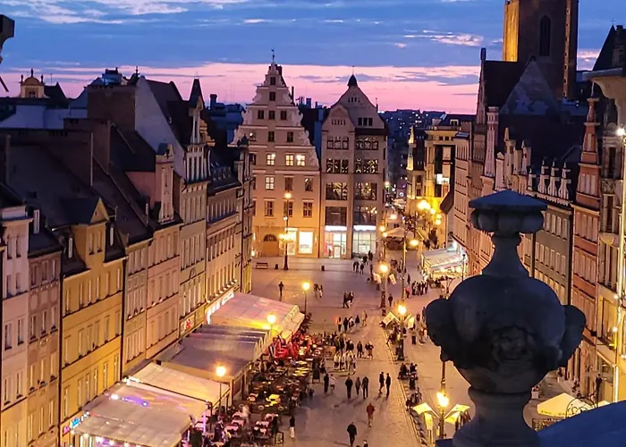 Golden Rooftop Apartment-Oldtown