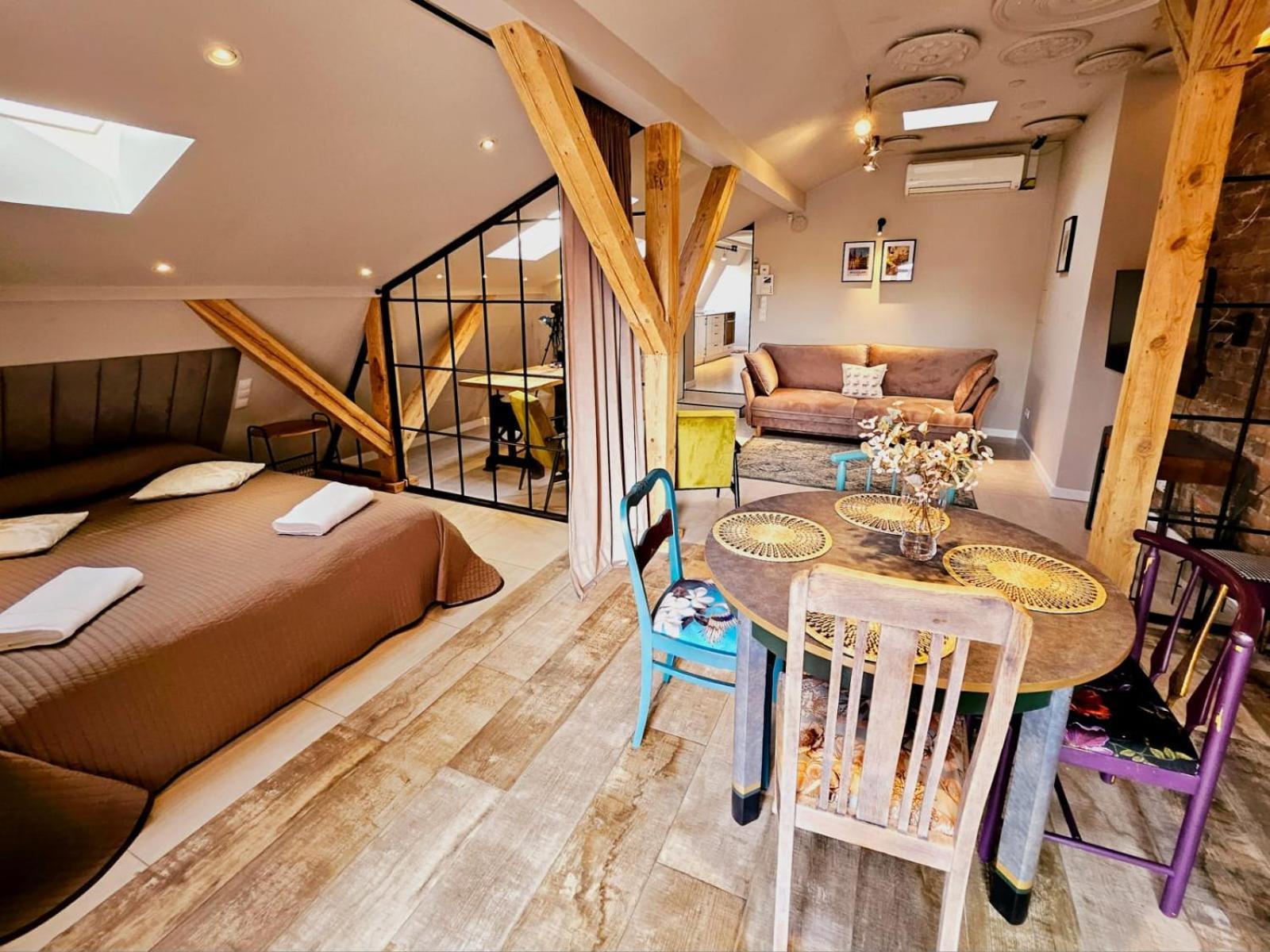 Golden Rooftop Apartment-oldtown *